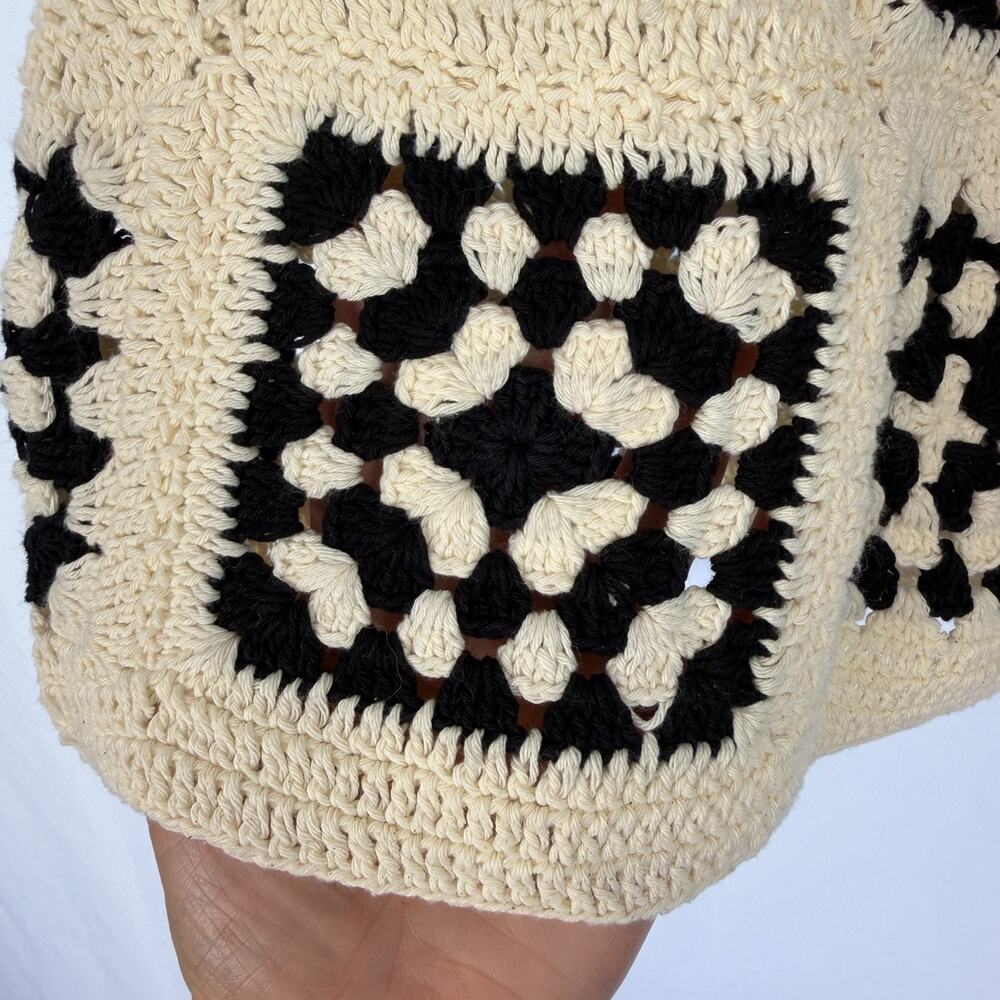 FREE PEOPLE x FLOOK Granny Square Crochet Shorts Womens Cream Black Size L Boho - Picture 6 of 8